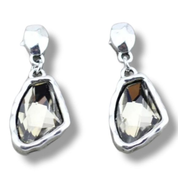 SilverTone Hammered Free Form Gray Crystal Drop Dangle Earrings - Picture 1 of 7